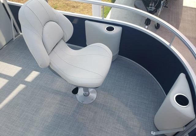 Sunchaser Boats Oasis 18 Fish