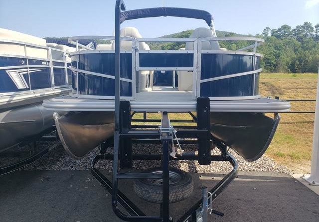 Sunchaser Boats Oasis 18 Fish