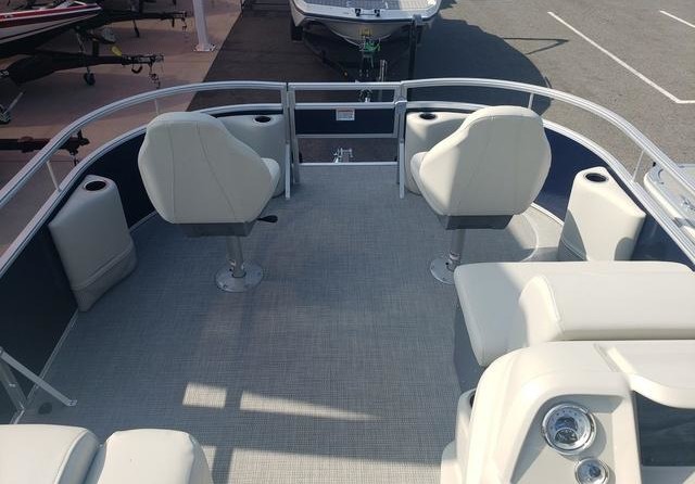 Sunchaser Boats Oasis 18 Fish