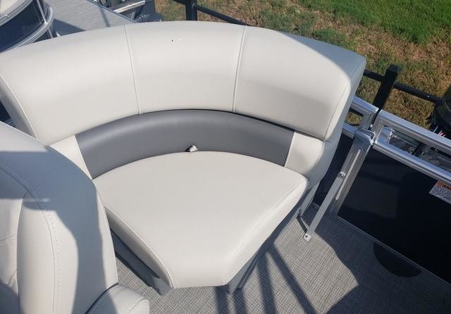 Sunchaser Boats Oasis 18 Fish