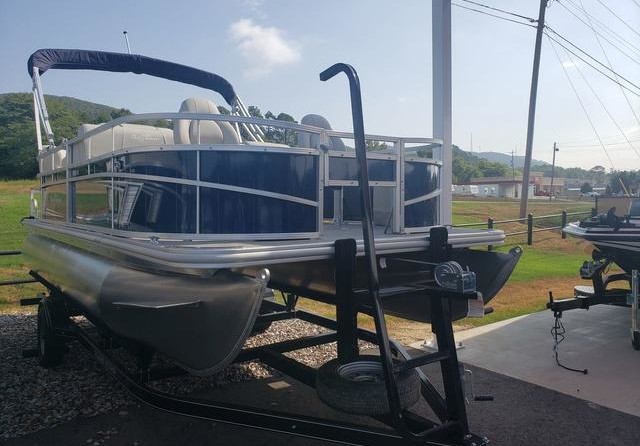 Sunchaser Boats Oasis 18 Fish