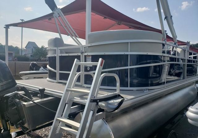 Sunchaser Boats Oasis 18 Fish