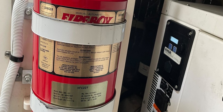 Chaparral 310 Signature