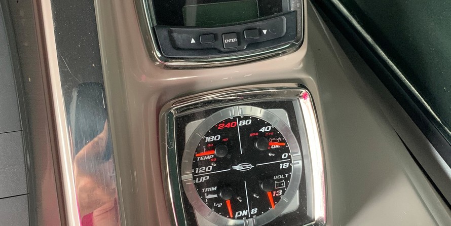 Chaparral 310 Signature