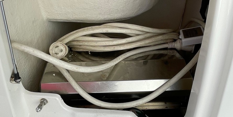 Chaparral 310 Signature