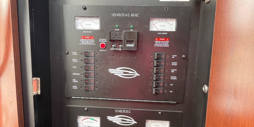 Chaparral 310 Signature