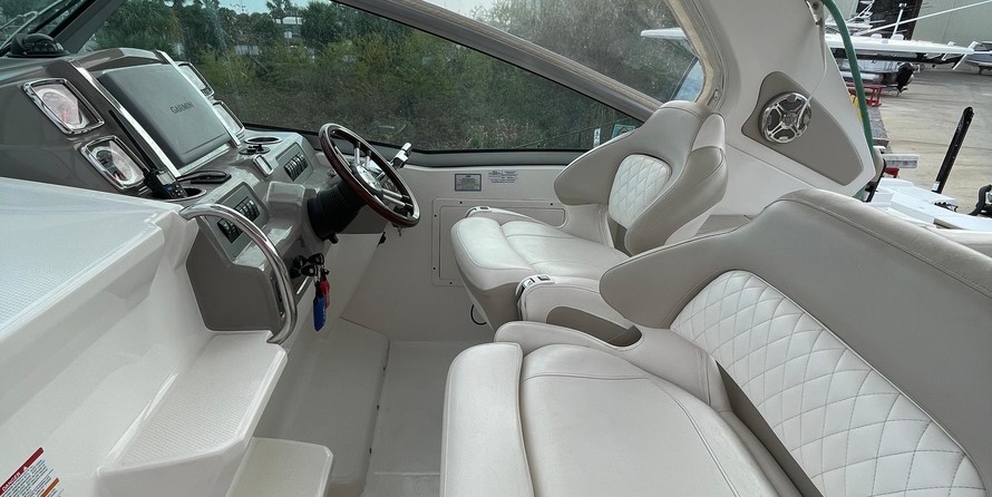 Chaparral 310 Signature