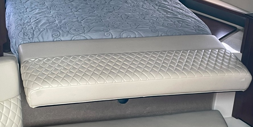 Chaparral 310 Signature