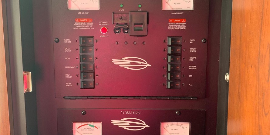 Chaparral 310 Signature