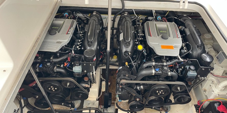 Chaparral 310 Signature