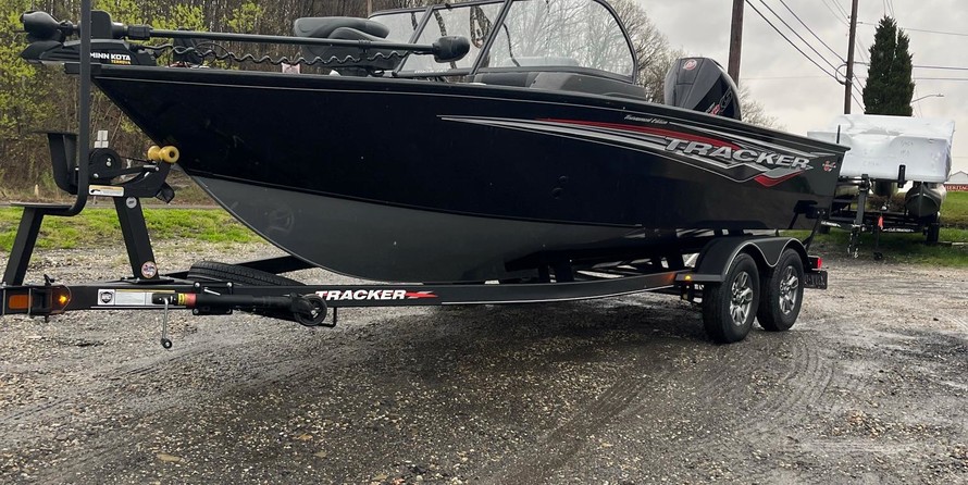 Tracker Targa V-19 WT