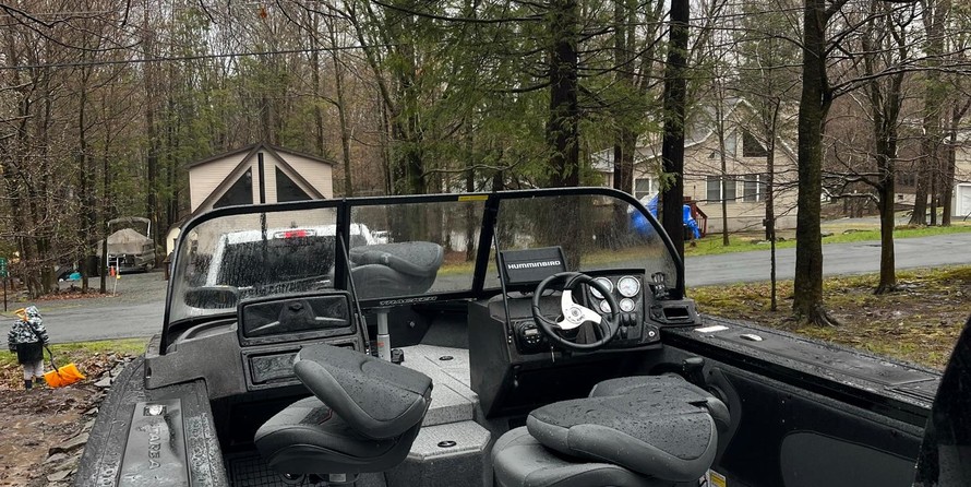 Tracker Targa V-19 WT