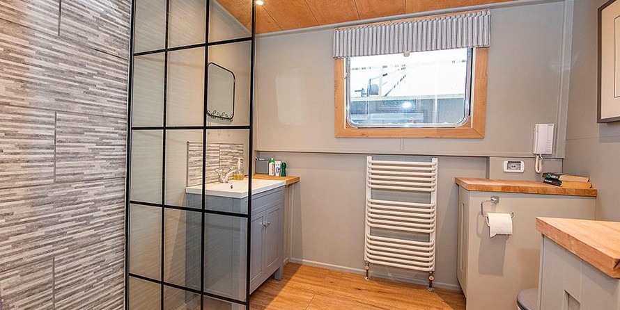 Wide beam narrowboat 65 x 12 hanbury monarch