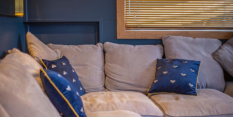 Wide beam narrowboat 65 x 12 hanbury monarch