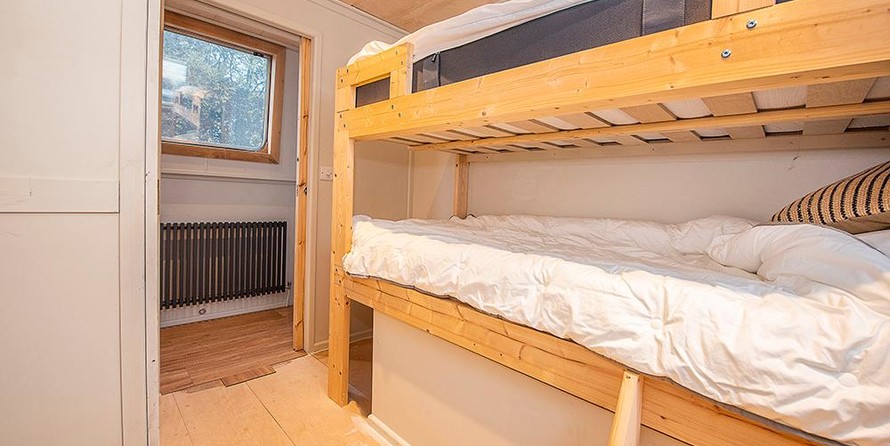 Wide beam narrowboat 65 x 12 hanbury monarch