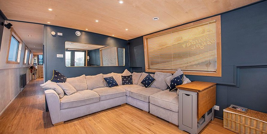 Wide beam narrowboat 65 x 12 hanbury monarch