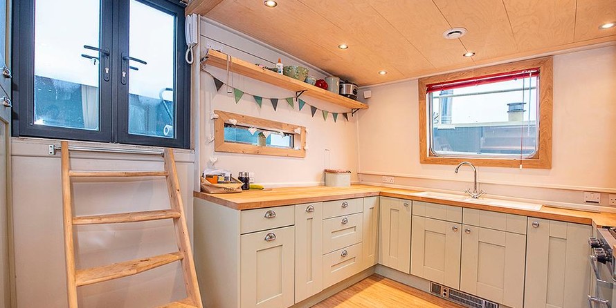 Wide beam narrowboat 65 x 12 hanbury monarch