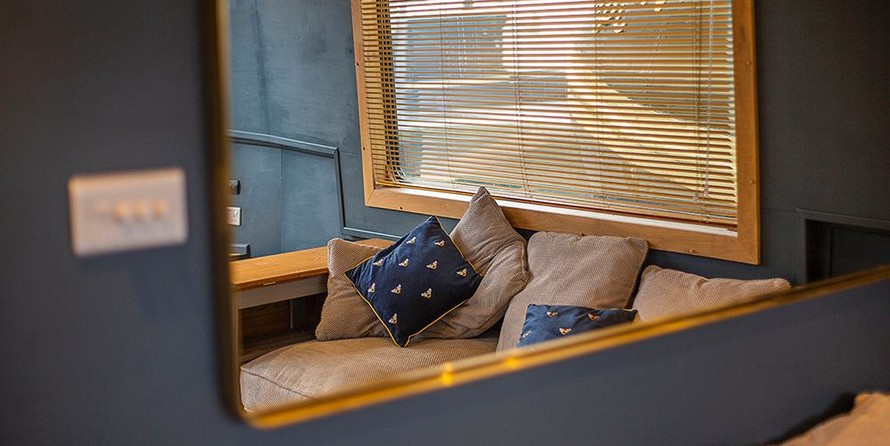 Wide beam narrowboat 65 x 12 hanbury monarch