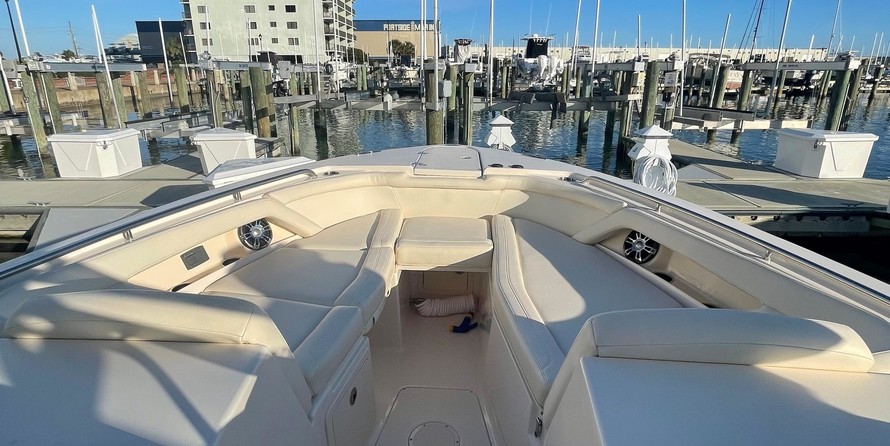 Grady-White Freedom 335