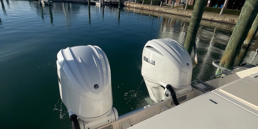 Grady-White Freedom 335