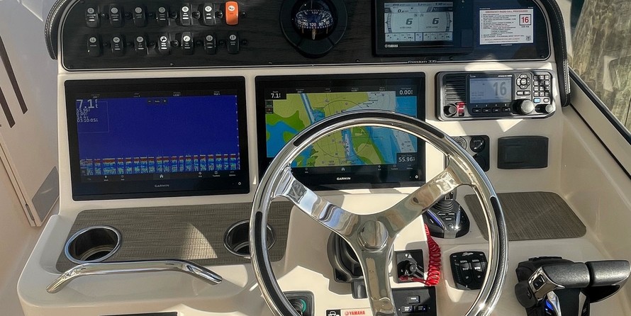 Grady-White Freedom 335