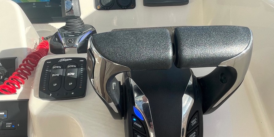 Grady-White Freedom 335