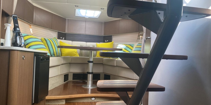Sea Ray 370 Venture