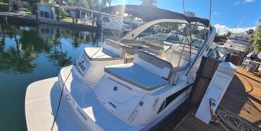 Sea Ray 370 Venture