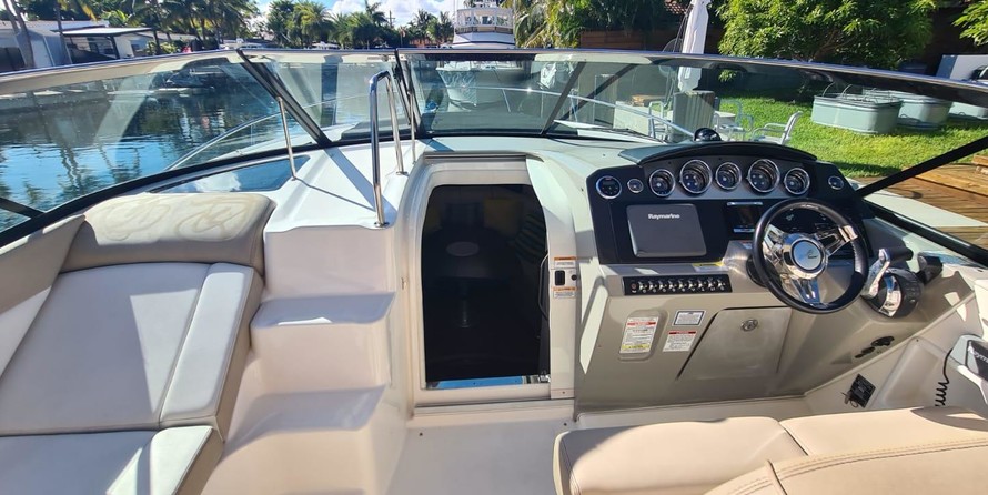 Sea Ray 370 Venture