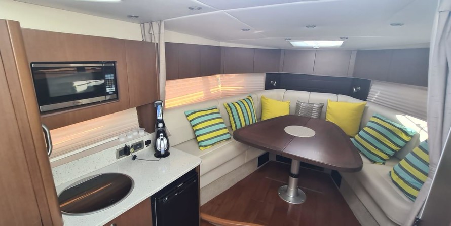 Sea Ray 370 Venture