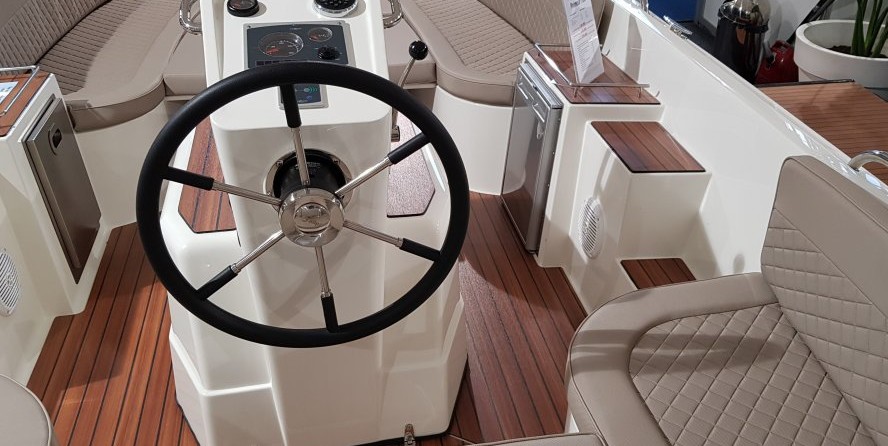 Seafarer 535 pilot boat - inboard diesel