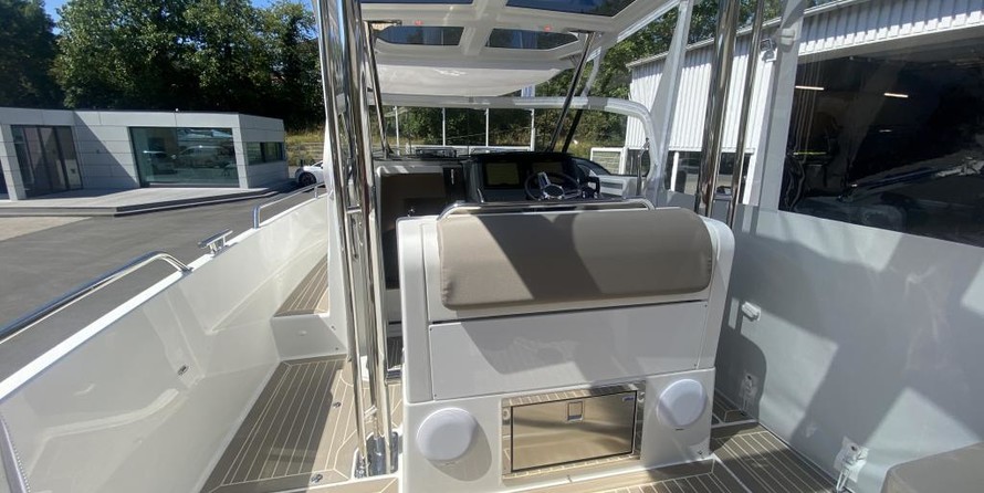 Nimbus Tender 9