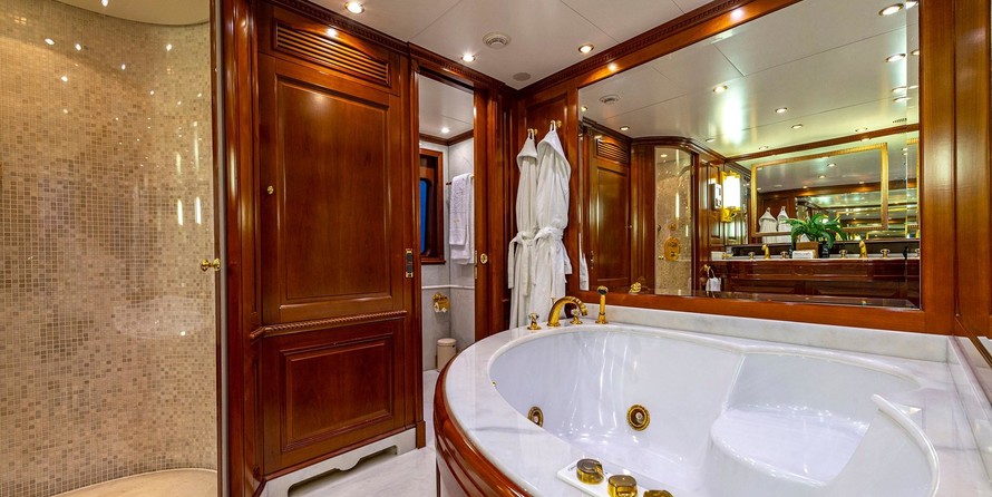 Benetti Tradition 100