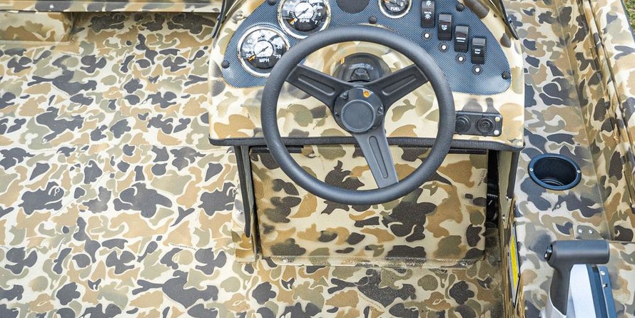 Angler Pro Boats 2900 center console