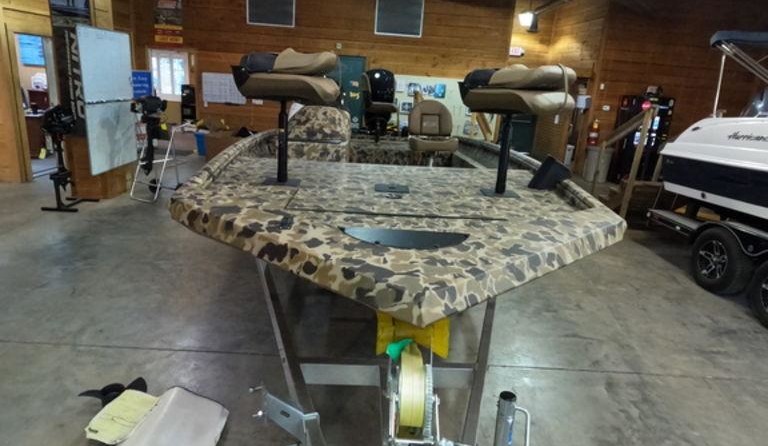 Angler Pro Boats 2900 center console