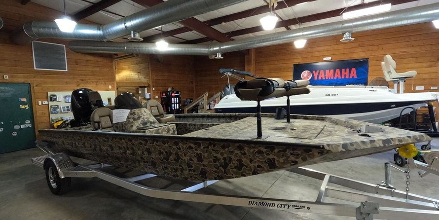 Angler Pro Boats 2900 center console