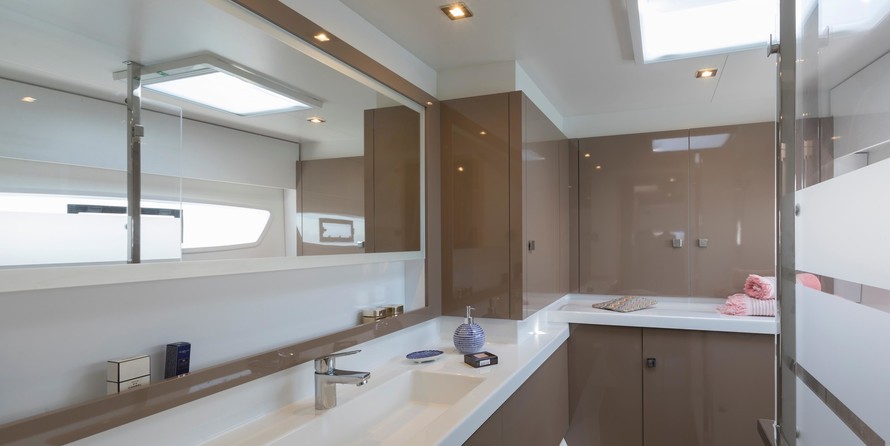 Fountaine Pajot Astréa 42