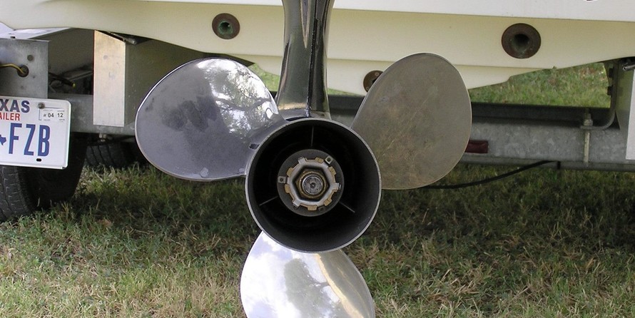 Hydra-sports bay bolt 2000 center console