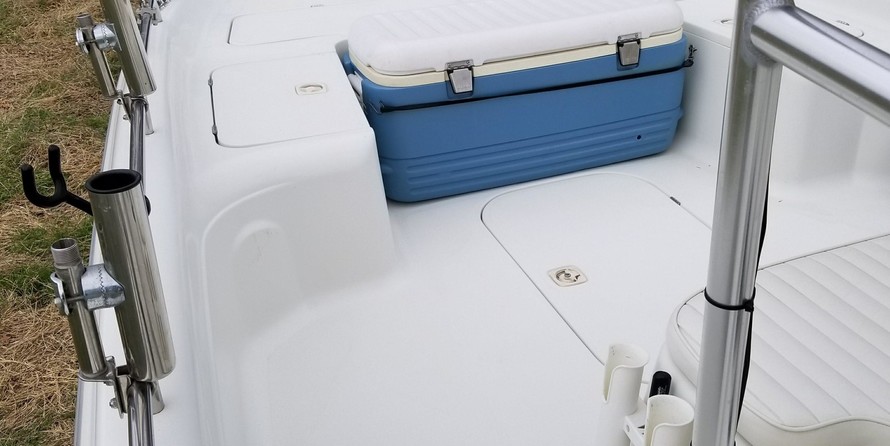 Hydra-sports bay bolt 2000 center console