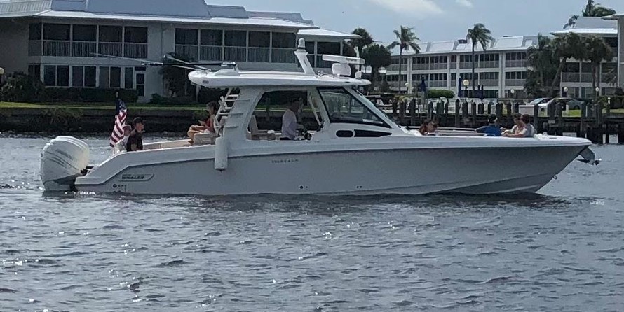 Boston Whaler 350 Realm