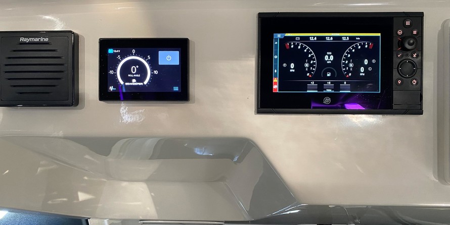 Boston Whaler 350 Realm