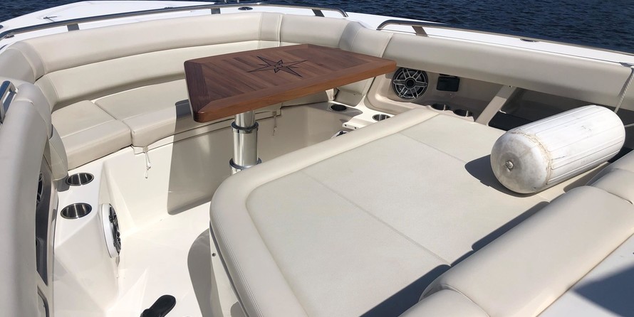 Boston Whaler 350 Realm