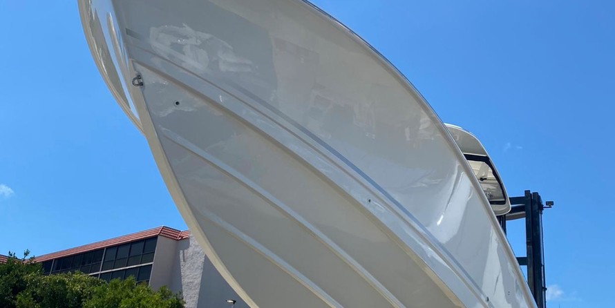 Boston Whaler 350 Outrage