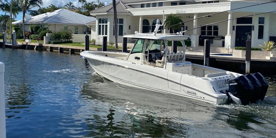 Boston Whaler 350 Outrage