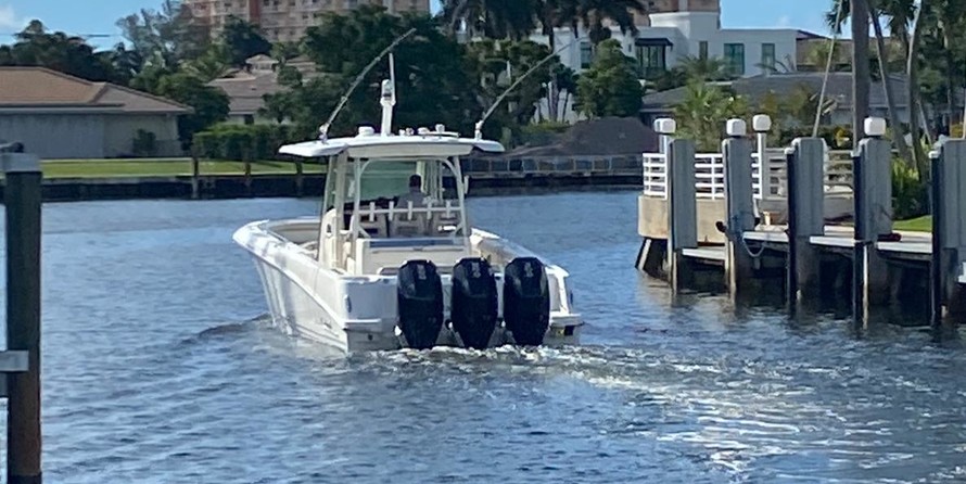 Boston Whaler 350 Outrage