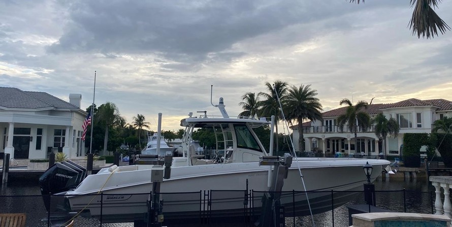 Boston Whaler 350 Outrage