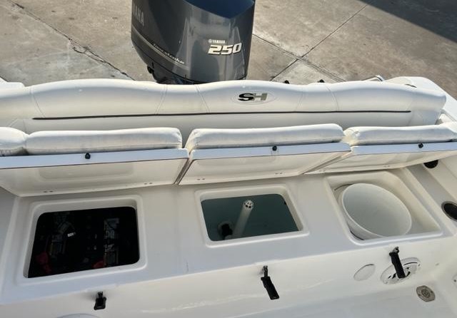 Sea Ray hunt ultra 211