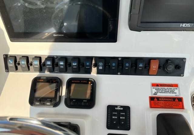 Sea Ray hunt ultra 211