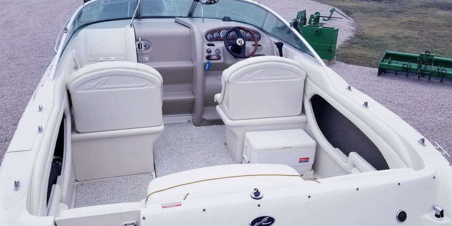 Sea ray 225 weekender