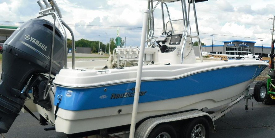 Nauticstar 211